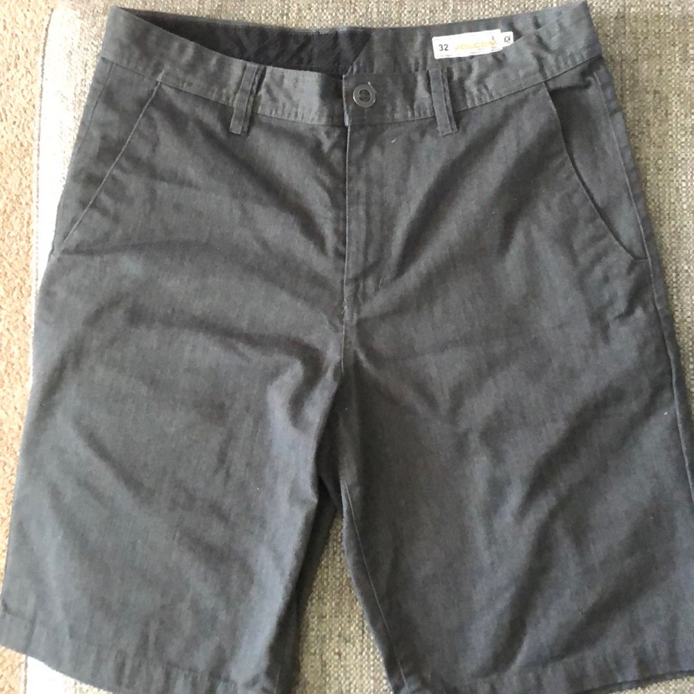 Men’s Volcom board shorts